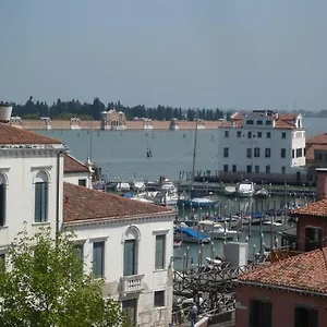 https://mori-1-con-bella-vista-nuovo-appartamento.hotelinveneto.com